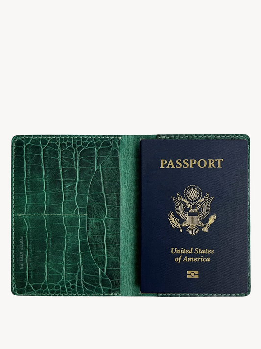 Carlo Passport Holder in Verde Croc